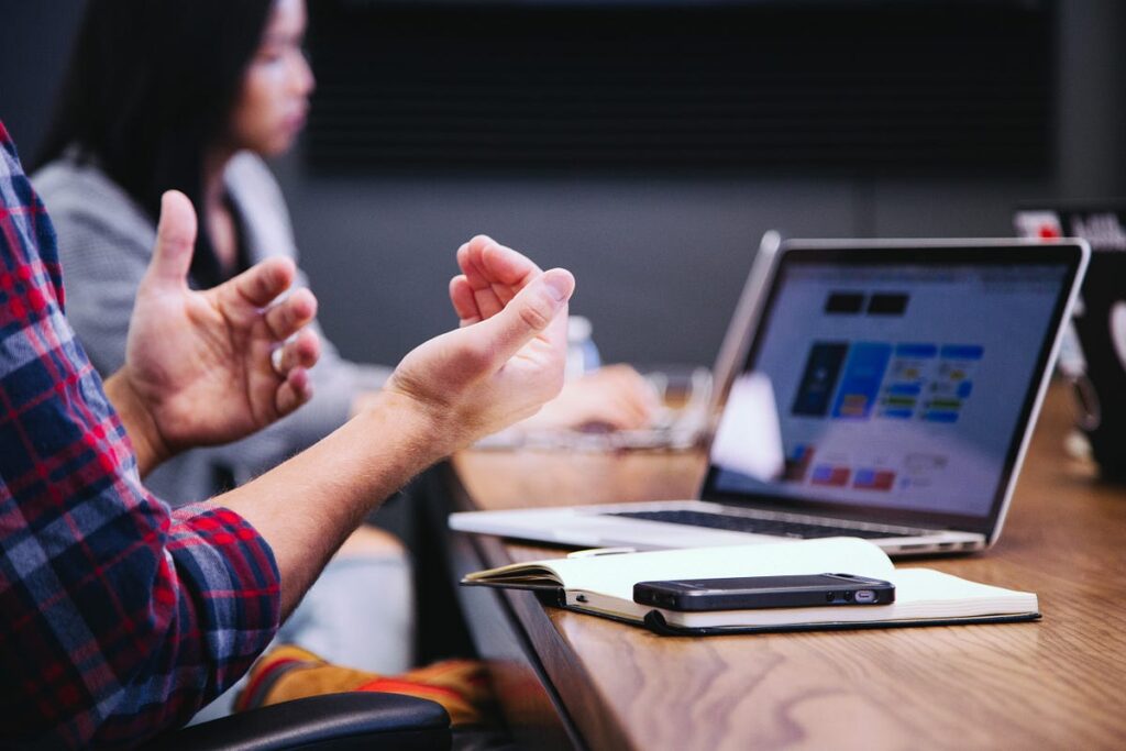 Formazione di competenze trasversali nella scienza dei dati con simulazioni di vita reale: un approccio dual-chatbot basato sul gioco di ruolo |  di Shuai Guo |  Settembre 2023

 | Intelligenza-Artificiale