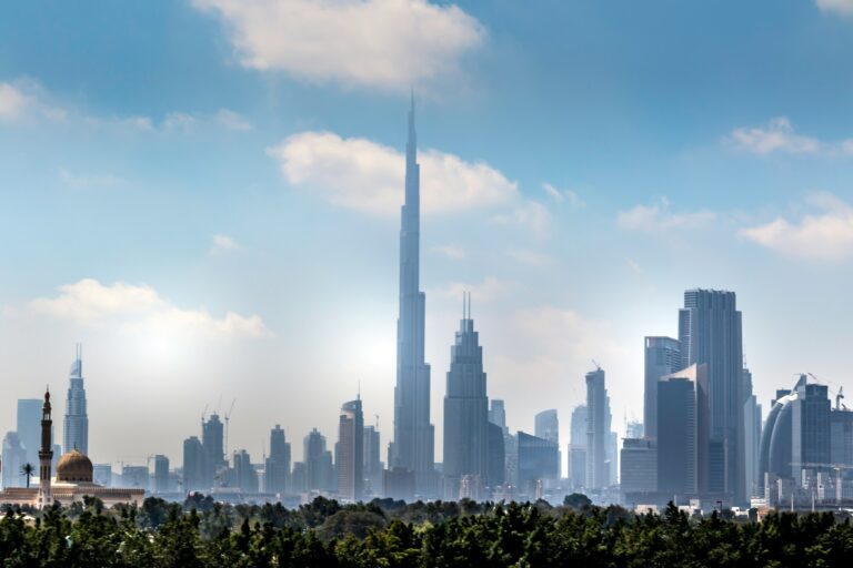 Gli Emirati Arabi Uniti svelano un nuovo modello di intelligenza artificiale per rivaleggiare con i grandi giganti della tecnologia

 | Intelligenza-Artificiale