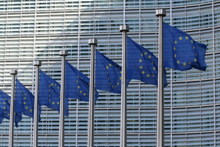 L'UE indaga sugli accordi AI Microsoft-OpenAI e Google-Samsung

 | Intelligenza-Artificiale