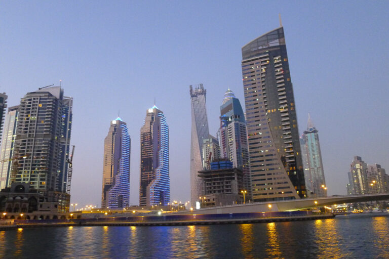 Emirati Arabi Uniti per insegnare ai suoi figli AI

 | Intelligenza-Artificiale