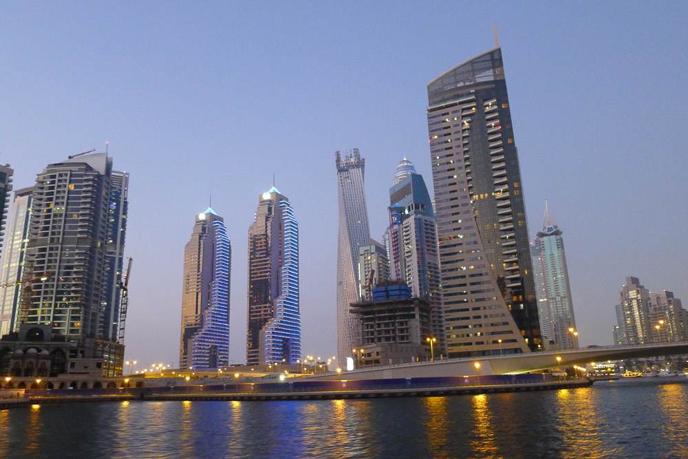 Emirati Arabi Uniti per insegnare ai suoi figli AI
| Intelligenza-Artificiale Emirati Arabi Uniti per insegnare ai suoi figli AI
| Intelligenza-Artificiale