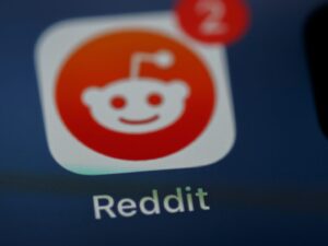 Reddit fa causa antropico per raschiare i dati degli utenti per formare AI

 | Intelligenza-Artificiale