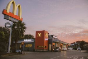 McDonald’s testa il sistema di ordinazione drive-thru AI supportato da Google

 | Intelligenza-Artificiale